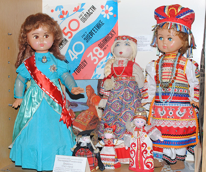The Author’s museum of cultural studies in doll-images